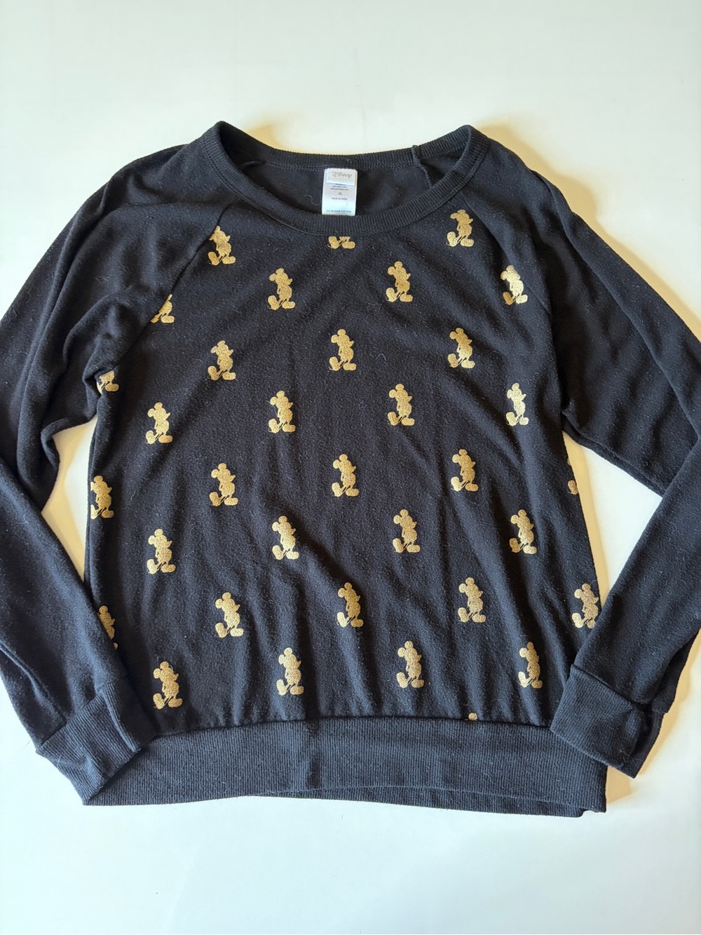Disney Women’s Black Gold all over print Mickey Mouse crewneck Sweater Size XL
